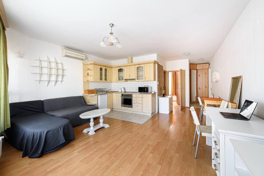 Lovely Apartment In City Centre For 4 Guests ブダペスト エクステリア 写真
