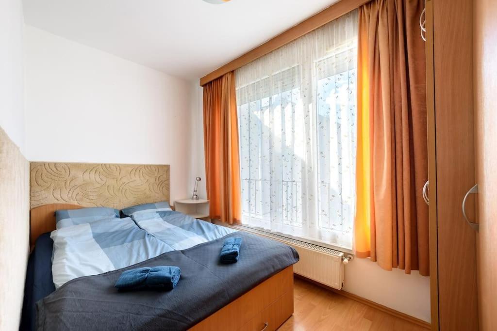 Lovely Apartment In City Centre For 4 Guests ブダペスト エクステリア 写真