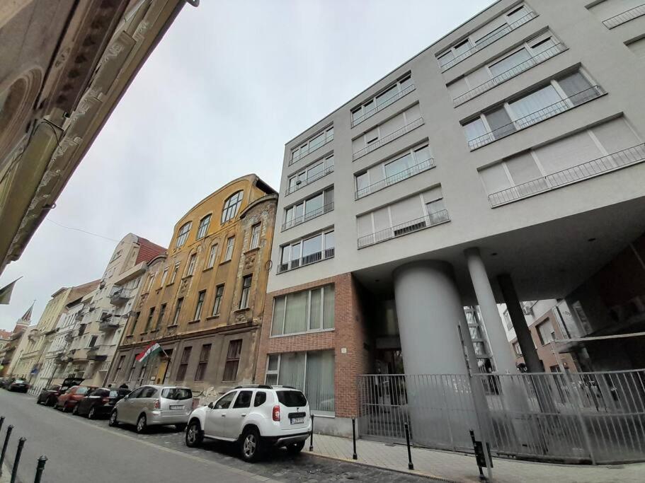 Lovely Apartment In City Centre For 4 Guests ブダペスト エクステリア 写真