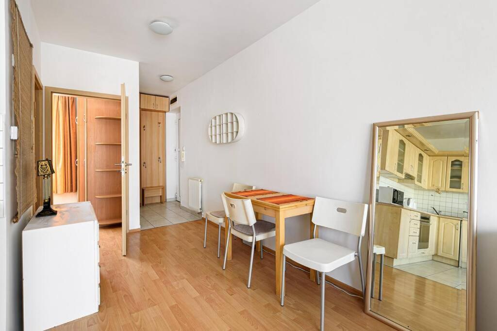 Lovely Apartment In City Centre For 4 Guests ブダペスト エクステリア 写真