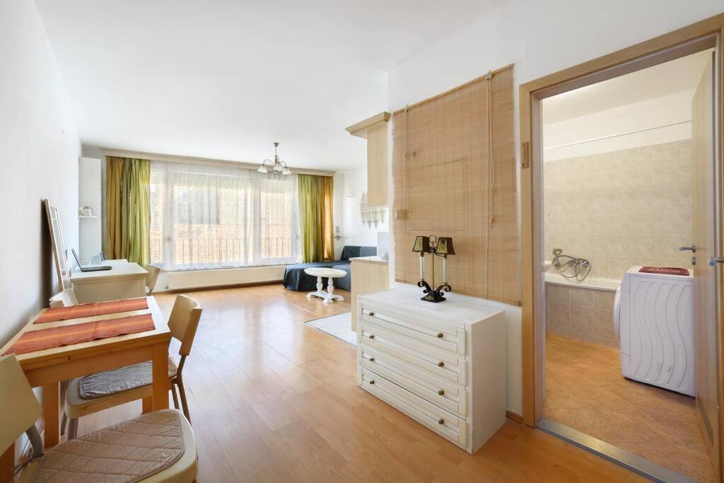 Lovely Apartment In City Centre For 4 Guests ブダペスト エクステリア 写真