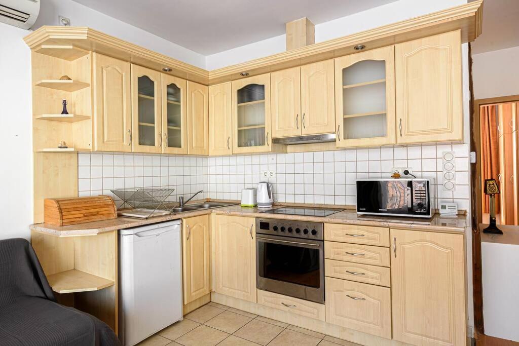 Lovely Apartment In City Centre For 4 Guests ブダペスト エクステリア 写真