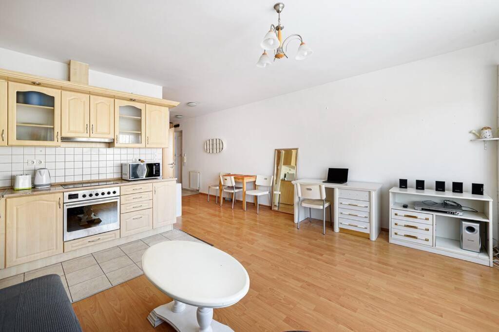 Lovely Apartment In City Centre For 4 Guests ブダペスト エクステリア 写真
