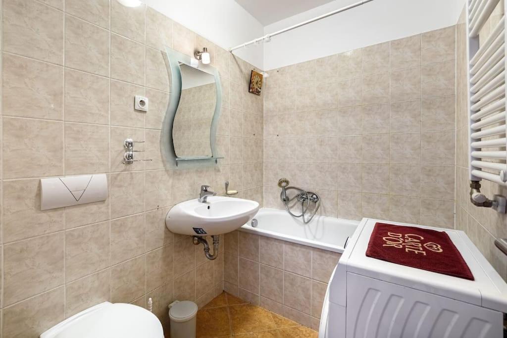 Lovely Apartment In City Centre For 4 Guests ブダペスト エクステリア 写真