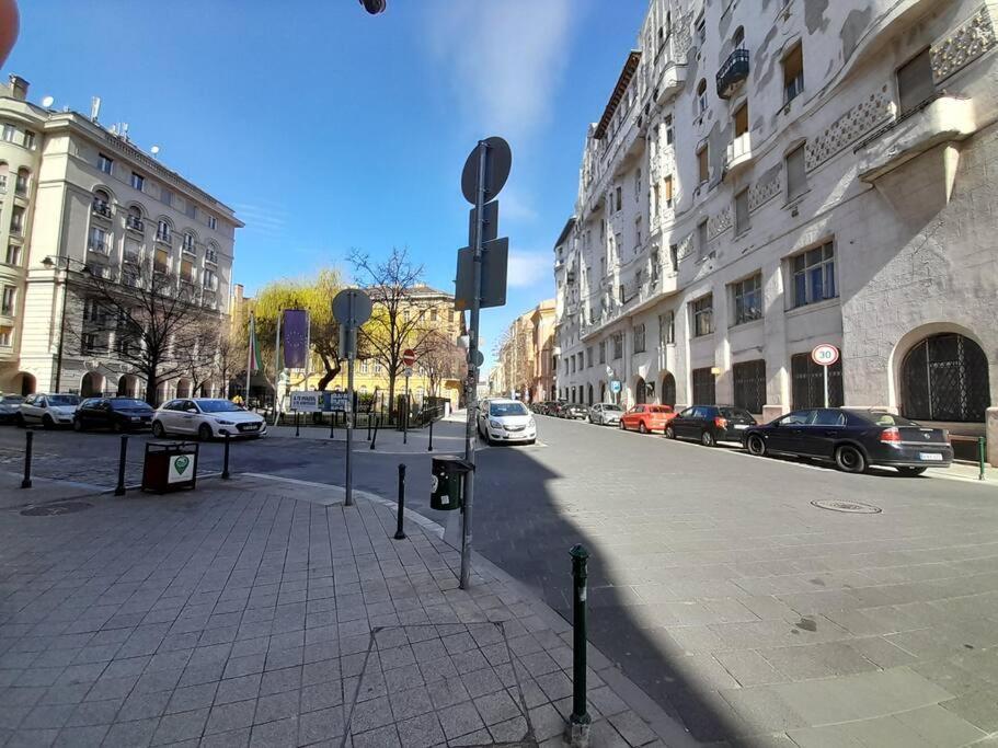 Lovely Apartment In City Centre For 4 Guests ブダペスト エクステリア 写真